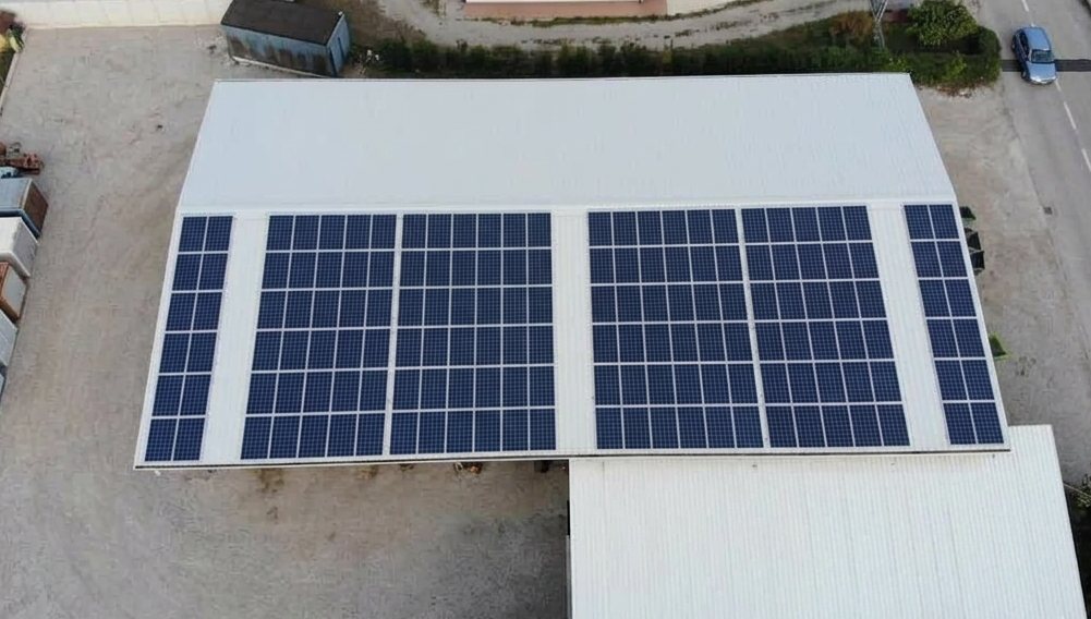 Impianto fotovoltaico installato da Keproject sulla copertura di un capannone in Friuli Venezia Giulia